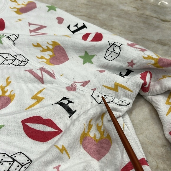 Wildfox | Charmed Sommers‎ White Print Sweatshirt Lips Dice Stars | Size XL - Picture 8 of 13